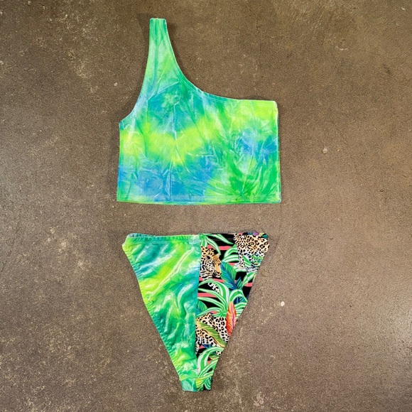 1:11 The Label Green Tie Dye Set Size Small 🌴🐆 - Picture 2 of 4